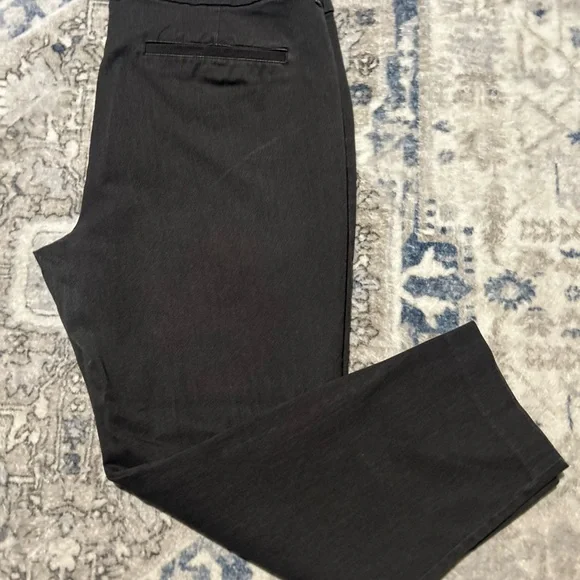 Old Navy Pixie Ankle Pants - Picture 7 of 9